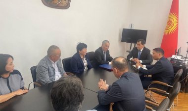 Кыргызстандын медициналык колледждеринин директорлору саламаттык сактоо министри менен жолугушту 2025-жылдын 17-апрелинде Бишкек шаарында Кыргыз Республикасынын Саламаттык сактоо министри Э.М.