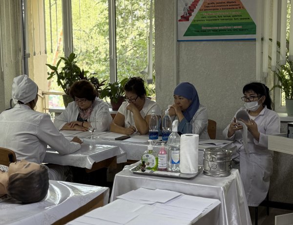 «Медайымдык иш» адистиги боюнча пилоттук долбоор алкагында мамлекеттик жыйынтыктоочу аттестация өткөрүлдү