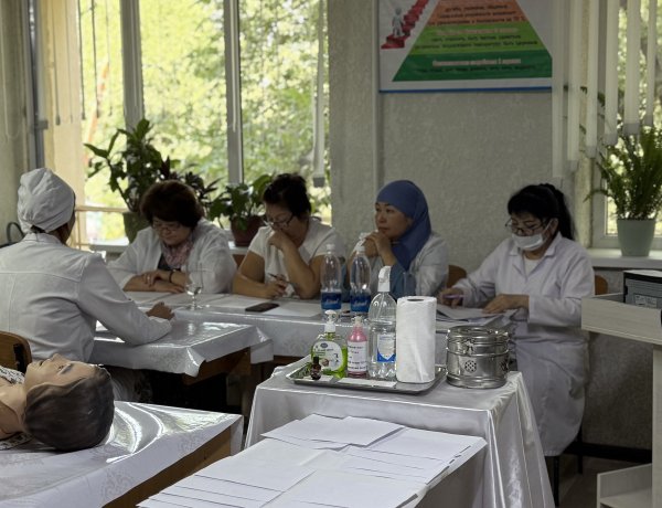 «Медайымдык иш» адистиги боюнча пилоттук долбоор алкагында мамлекеттик жыйынтыктоочу аттестация өткөрүлдү